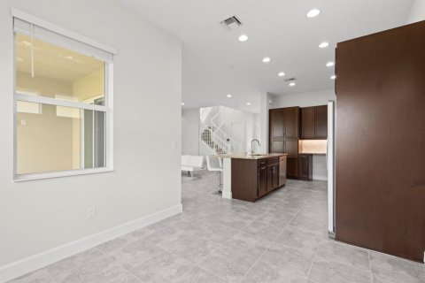 House in Westlake, Florida 4 bedrooms, 230.86 sq.m. № 2087089 - photo 12