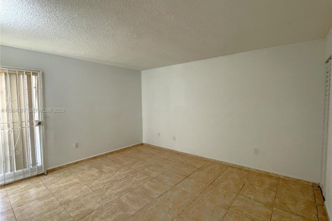 Купить кондоминиум в Майами, Флорида 2 спальни, 73.67м2, № 2045670 - фото 7