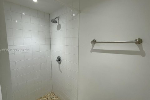 Купить кондоминиум в Майами, Флорида 2 спальни, 73.67м2, № 2045670 - фото 12