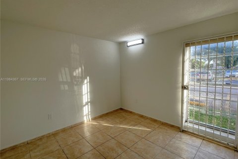 Купить кондоминиум в Майами, Флорида 2 спальни, 73.67м2, № 2045670 - фото 10