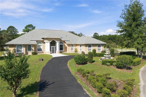 Casa en Beverly Hills, Florida 3 dormitorios, 312.52 m2 № 2376689