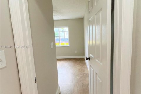 Villa ou maison à louer à Miami, Floride: 3 chambres, 120.87 m2 № 2047771 - photo 9