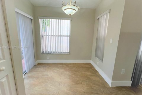 Villa ou maison à louer à Miami, Floride: 3 chambres, 120.87 m2 № 2047771 - photo 18