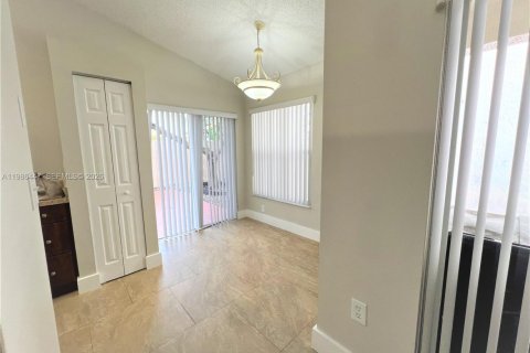 Villa ou maison à louer à Miami, Floride: 3 chambres, 120.87 m2 № 2047771 - photo 17