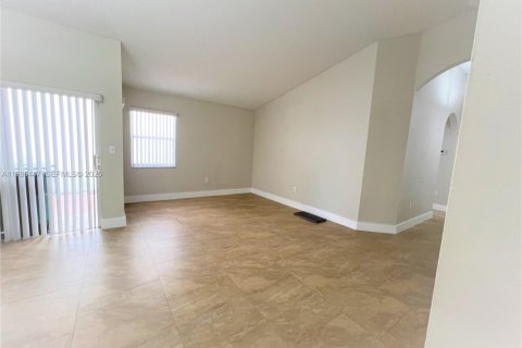 Villa ou maison à louer à Miami, Floride: 3 chambres, 120.87 m2 № 2047771 - photo 15