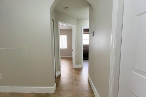 Villa ou maison à louer à Miami, Floride: 3 chambres, 120.87 m2 № 2047771 - photo 7