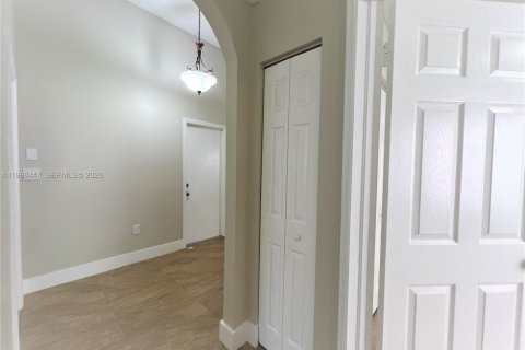 Villa ou maison à louer à Miami, Floride: 3 chambres, 120.87 m2 № 2047771 - photo 11