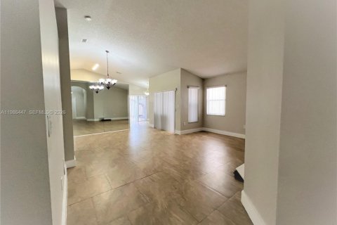 Villa ou maison à louer à Miami, Floride: 3 chambres, 120.87 m2 № 2047771 - photo 12