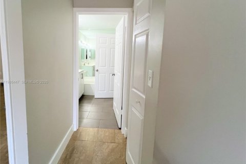 Villa ou maison à louer à Miami, Floride: 3 chambres, 120.87 m2 № 2047771 - photo 13