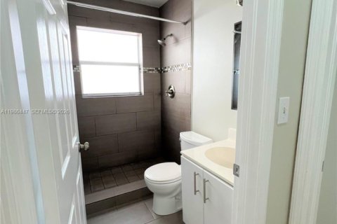 Villa ou maison à louer à Miami, Floride: 3 chambres, 120.87 m2 № 2047771 - photo 8