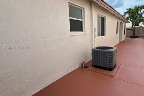 Villa ou maison à louer à Miami, Floride: 3 chambres, 120.87 m2 № 2047771 - photo 22