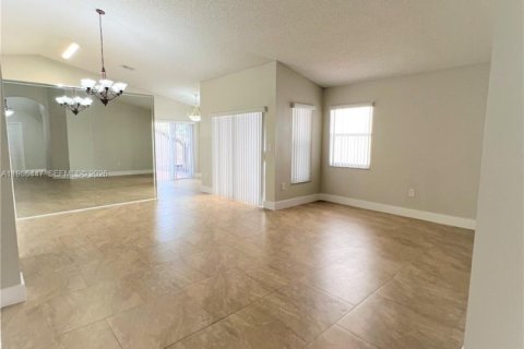 Villa ou maison à louer à Miami, Floride: 3 chambres, 120.87 m2 № 2047771 - photo 27