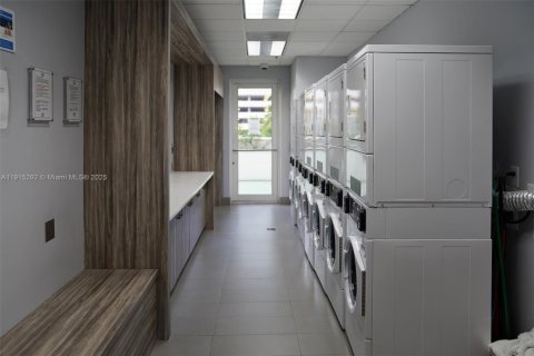 Купить кондоминиум в Майами, Флорида 1 комната, 99.59м2, № 1972037 - фото 21