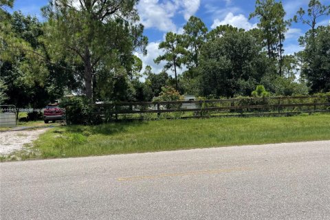 House in Clewiston, Florida 3 bedrooms, 117.06 sq.m. № 1838690 - photo 1