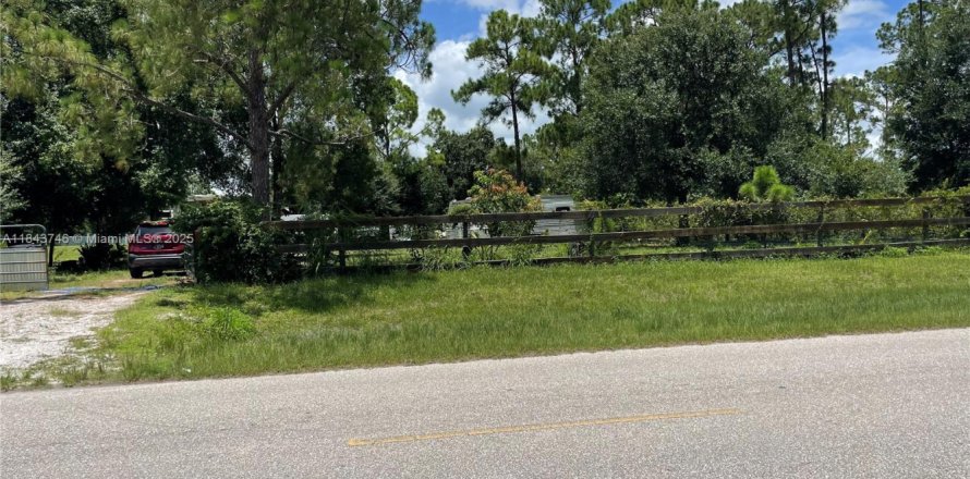 House in Clewiston, Florida 3 bedrooms, 117.06 sq.m. № 1838690