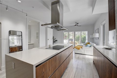 Townhouse in Boca Raton, Florida 2 bedrooms, 174.84 sq.m. № 2045303 - photo 4