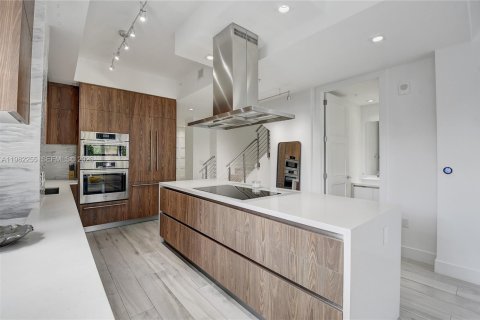 Townhouse in Boca Raton, Florida 2 bedrooms, 174.84 sq.m. № 2045303 - photo 3