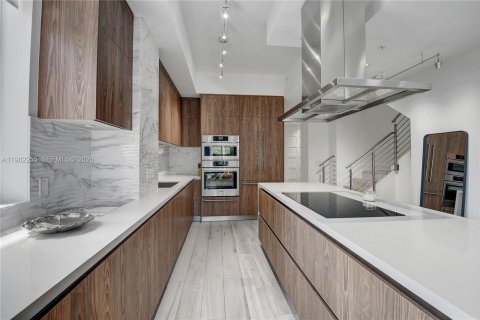 Townhouse in Boca Raton, Florida 2 bedrooms, 174.84 sq.m. № 2045303 - photo 5