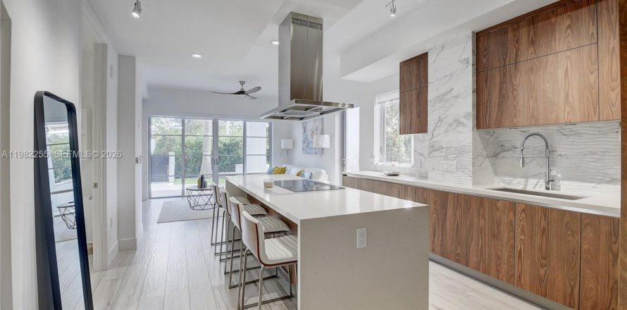 Townhouse in Boca Raton, Florida 2 bedrooms, 174.84 sq.m. № 2045303