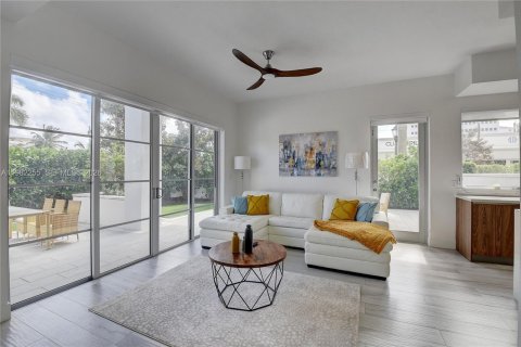 Townhouse in Boca Raton, Florida 2 bedrooms, 174.84 sq.m. № 2045303 - photo 8