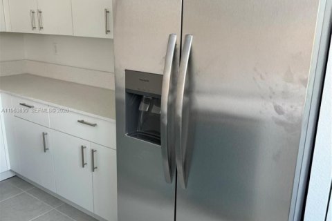 Adosado en alquiler en Homestead, Florida, 3 dormitorios № 2025893 - foto 8