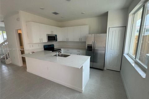 Adosado en alquiler en Homestead, Florida, 3 dormitorios № 2025893 - foto 7