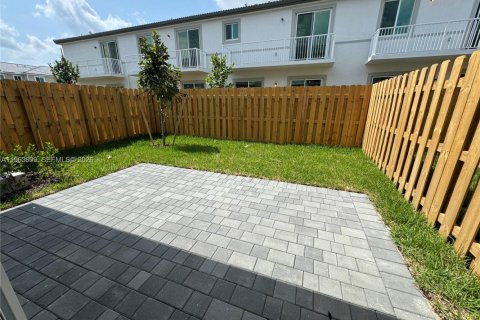 Adosado en alquiler en Homestead, Florida, 3 dormitorios № 2025893 - foto 3