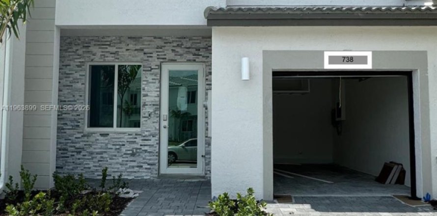 Adosado en Homestead, Florida 3 dormitorios № 2025893