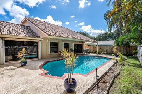 Villa ou maison à vendre à Plantation, Floride: 4 chambres, 231.14 m2 № 1947380 - photo 1