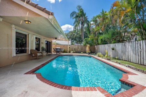 Villa ou maison à vendre à Plantation, Floride: 4 chambres, 231.14 m2 № 1947380 - photo 4
