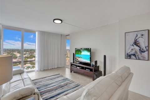 Condo in Hollywood, Florida, 2 bedrooms  № 1811530 - photo 4