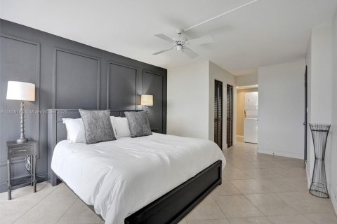 Condo in Hollywood, Florida, 2 bedrooms  № 1811530 - photo 9