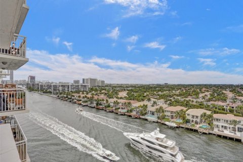 Condo in Hollywood, Florida, 2 bedrooms  № 1811530 - photo 1