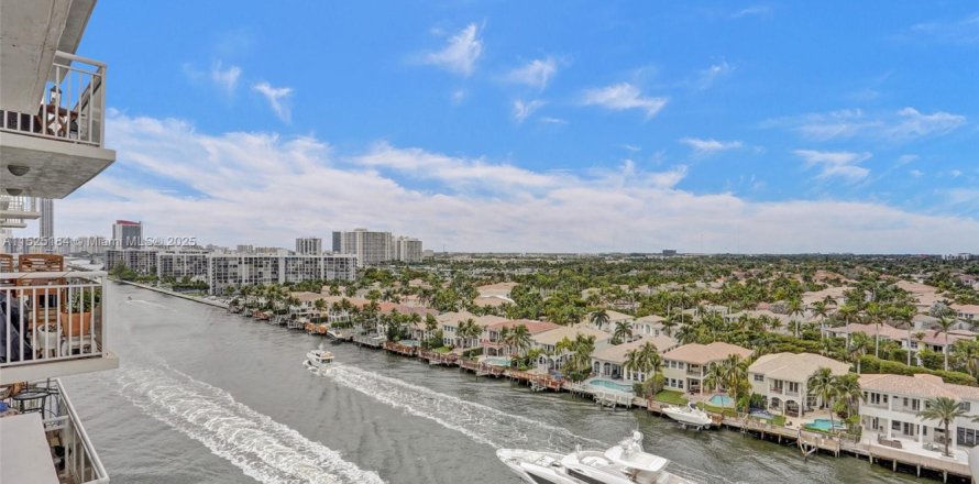 Condo in Hollywood, Florida, 2 bedrooms № 1811530