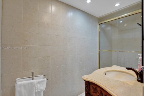 Condo in Hollywood, Florida, 2 bedrooms  № 1811530 - photo 27