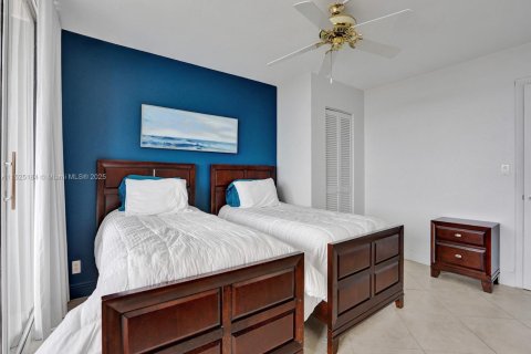 Condo in Hollywood, Florida, 2 bedrooms  № 1811530 - photo 23