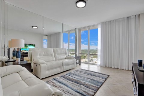 Condo in Hollywood, Florida, 2 bedrooms  № 1811530 - photo 12