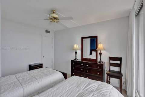 Condo in Hollywood, Florida, 2 bedrooms  № 1811530 - photo 22