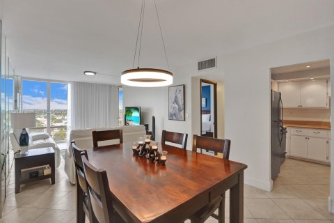 Condo in Hollywood, Florida, 2 bedrooms  № 1811530 - photo 16