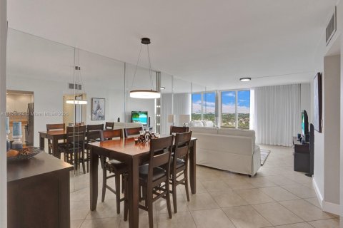 Condo in Hollywood, Florida, 2 bedrooms  № 1811530 - photo 5