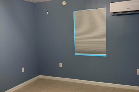 Immobilier commercial à vendre à Lantana, Floride: 120.22 m2 № 2429972 - photo 8