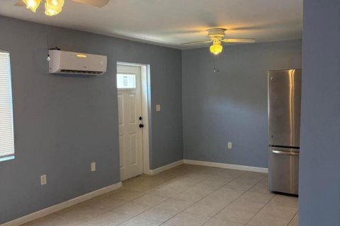 Immobilier commercial à vendre à Lantana, Floride: 120.22 m2 № 2429972 - photo 5