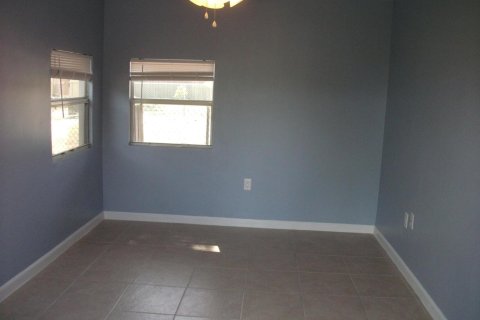 Immobilier commercial à vendre à Lantana, Floride: 120.22 m2 № 2429972 - photo 4