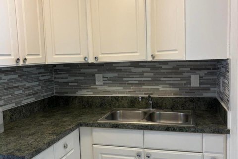 Immobilier commercial à vendre à Lantana, Floride: 120.22 m2 № 2429972 - photo 9