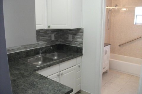 Immobilier commercial à vendre à Lantana, Floride: 120.22 m2 № 2429972 - photo 10