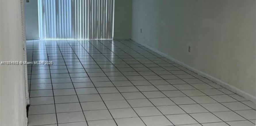 Townhouse in Miami Gardens, Florida 3 bedrooms, 123.28 sq.m. № 1925739