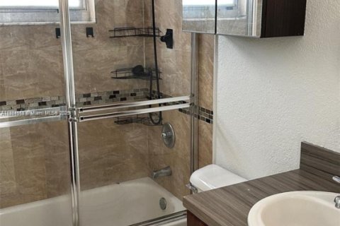 Townhouse in Miami Gardens, Florida 3 bedrooms, 123.28 sq.m. № 1925739 - photo 3