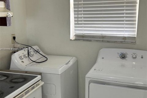 Townhouse in Miami Gardens, Florida 3 bedrooms, 123.28 sq.m. № 1925739 - photo 2