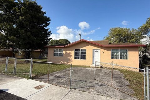 Villa ou maison à louer à Miami Gardens, Floride: 4 chambres, 123.84 m2 № 2010903 - photo 9