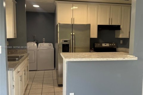 Villa ou maison à louer à Miami Gardens, Floride: 4 chambres, 123.84 m2 № 2010903 - photo 2